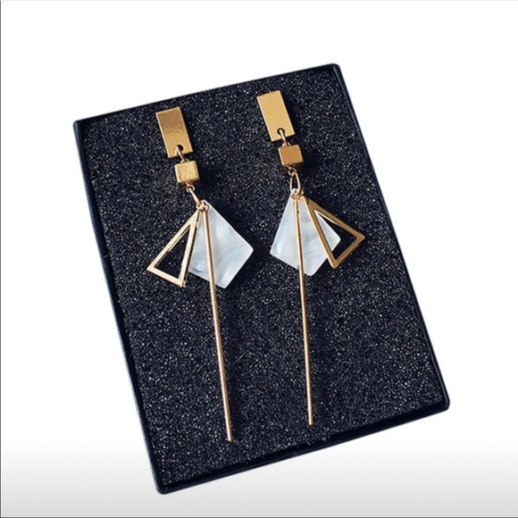 Jewelry - 🆕 Geometric Dangle Earrings